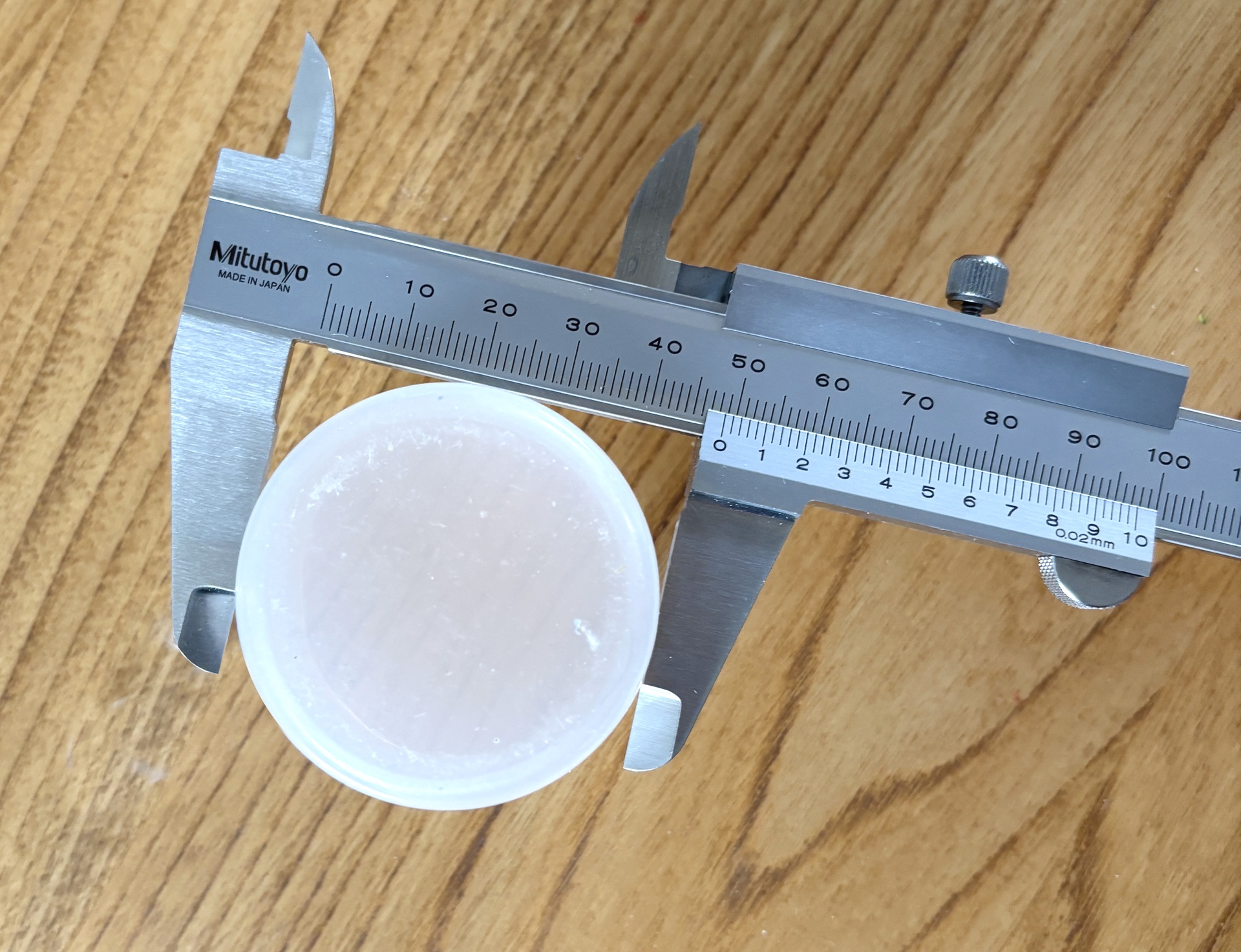 Vernier callipers outer measurement. Image © 2025, Tony Smith (@smittytone). All rights reserved.